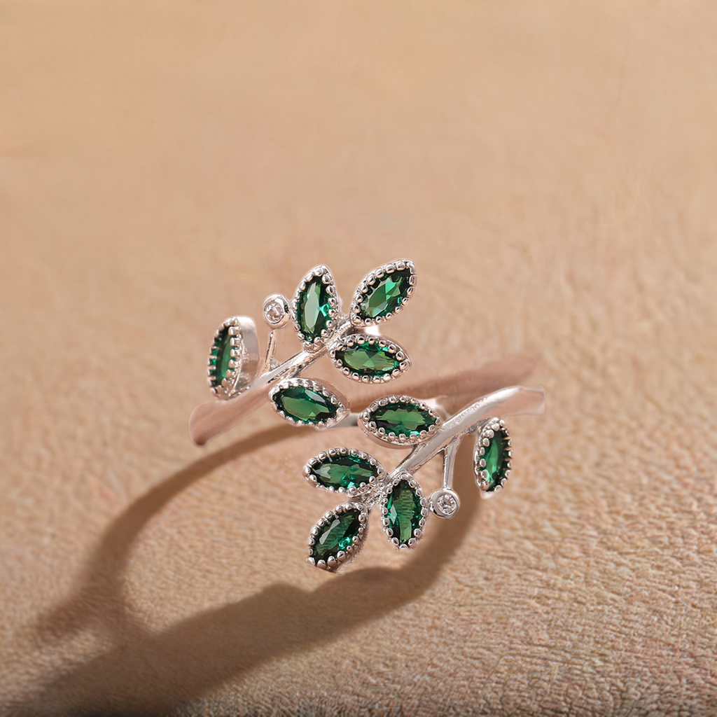 Green crystal leaf ring with an elegant design - Nix Store