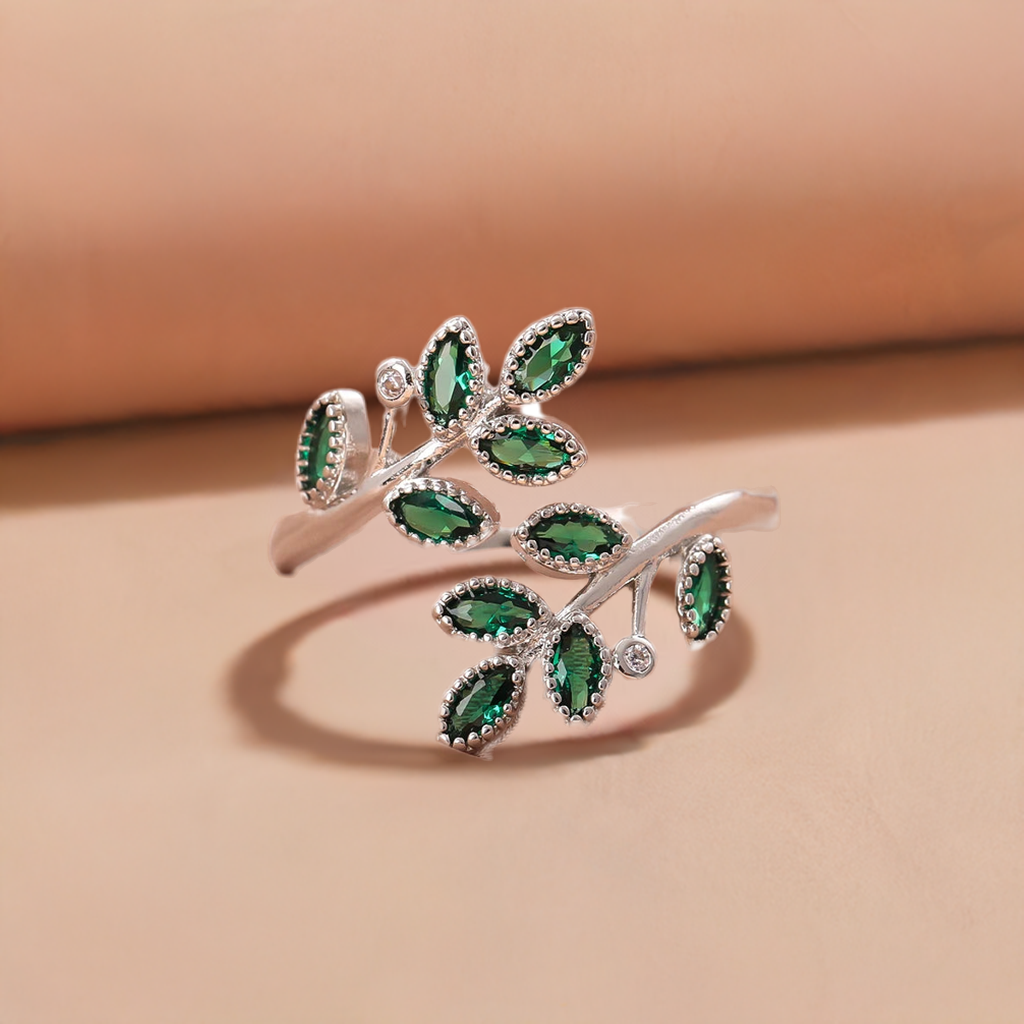 Green crystal leaf ring with an elegant design - Nix Store