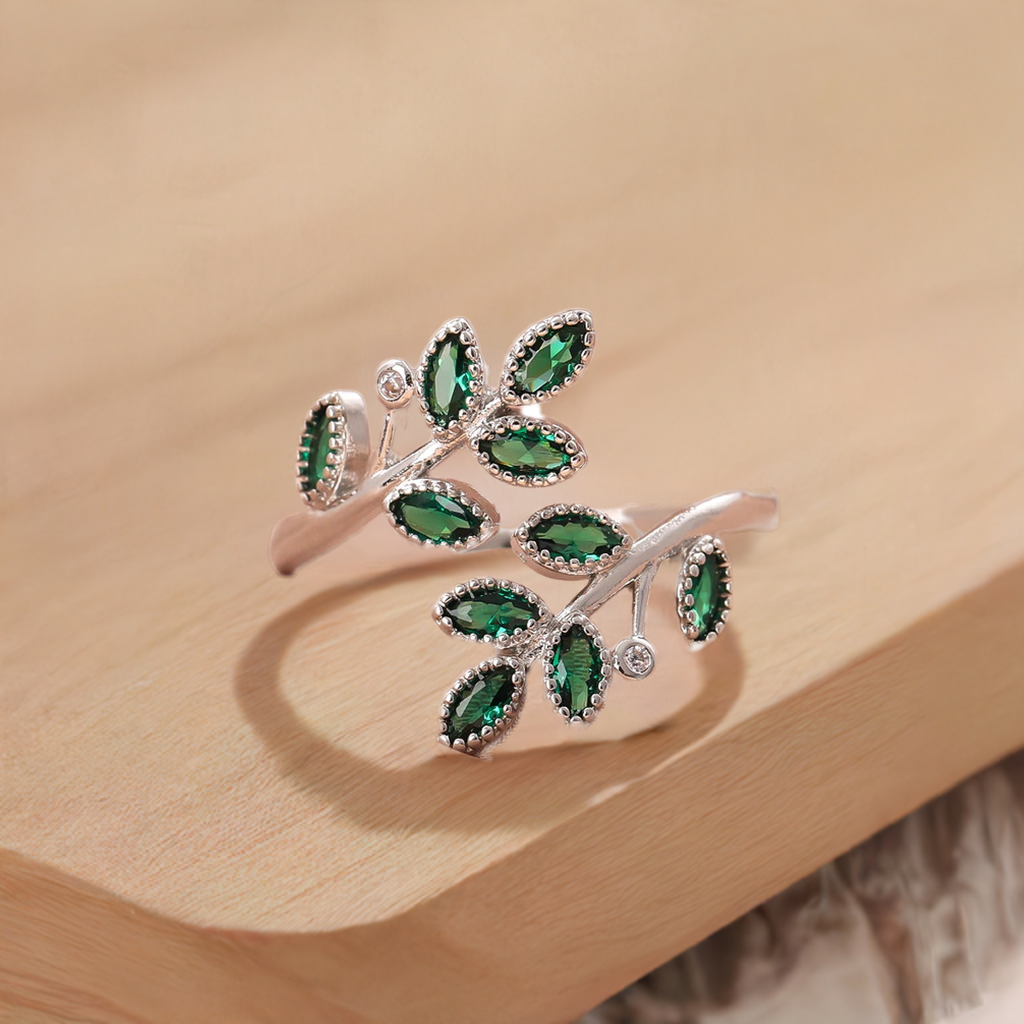 Green crystal leaf ring with an elegant design - Nix Store